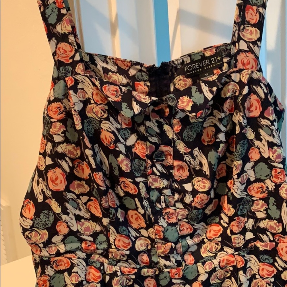 Gorgeous Floral Dress With Pockets!